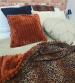 Koc LUNO | lekki, dwustronny koc premium z szerokim futrem