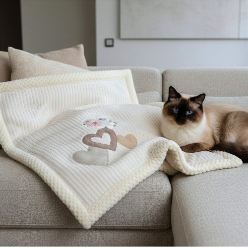 Kocyk LOVE | miękki, elegancki z aplikacją 3D